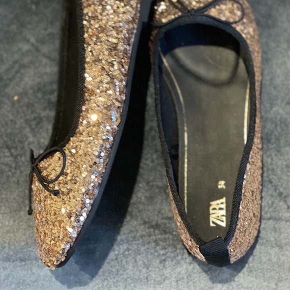 NEVER WORN- ZARA Gold Sequin Festive Flats- ( size 3) - Picture 4 of 7